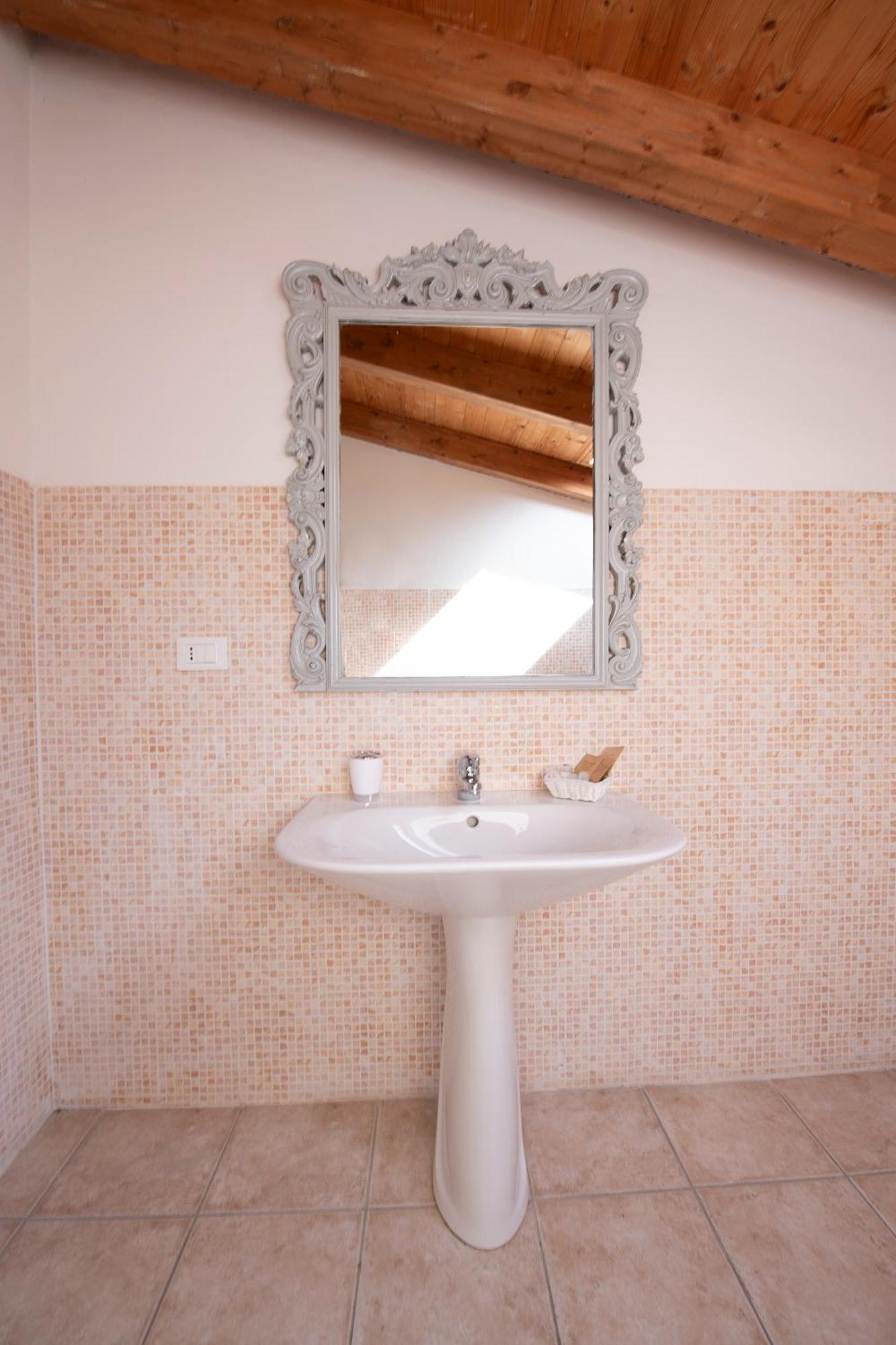 211 - Appartamento Acacia, Terrazza Giardino E Piscina Carro Eksteriør bilde