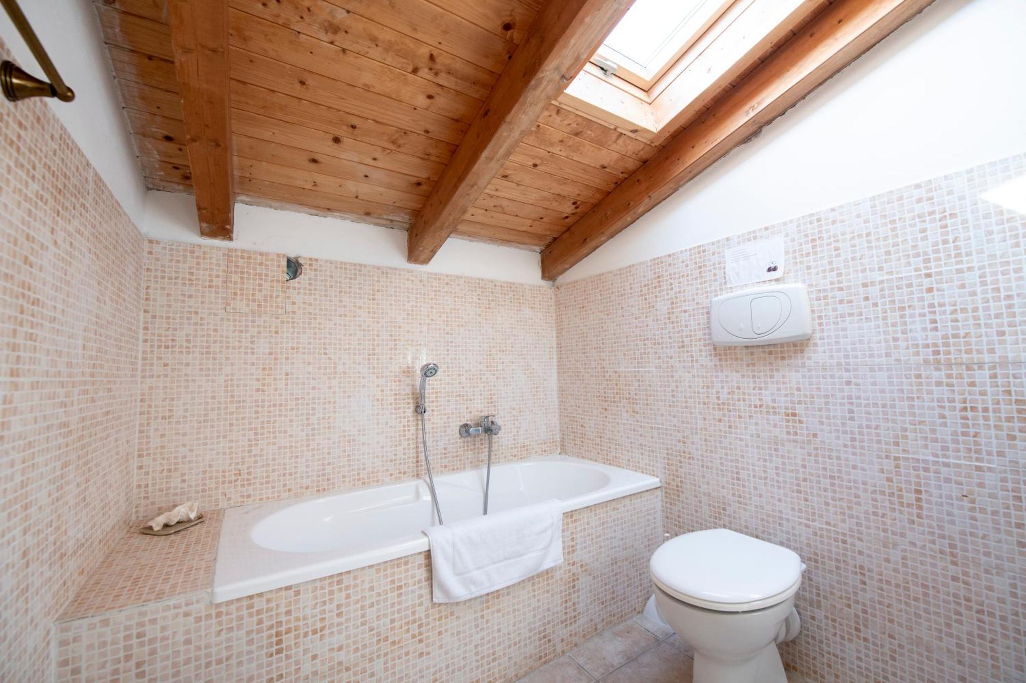 211 - Appartamento Acacia, Terrazza Giardino E Piscina Carro Eksteriør bilde