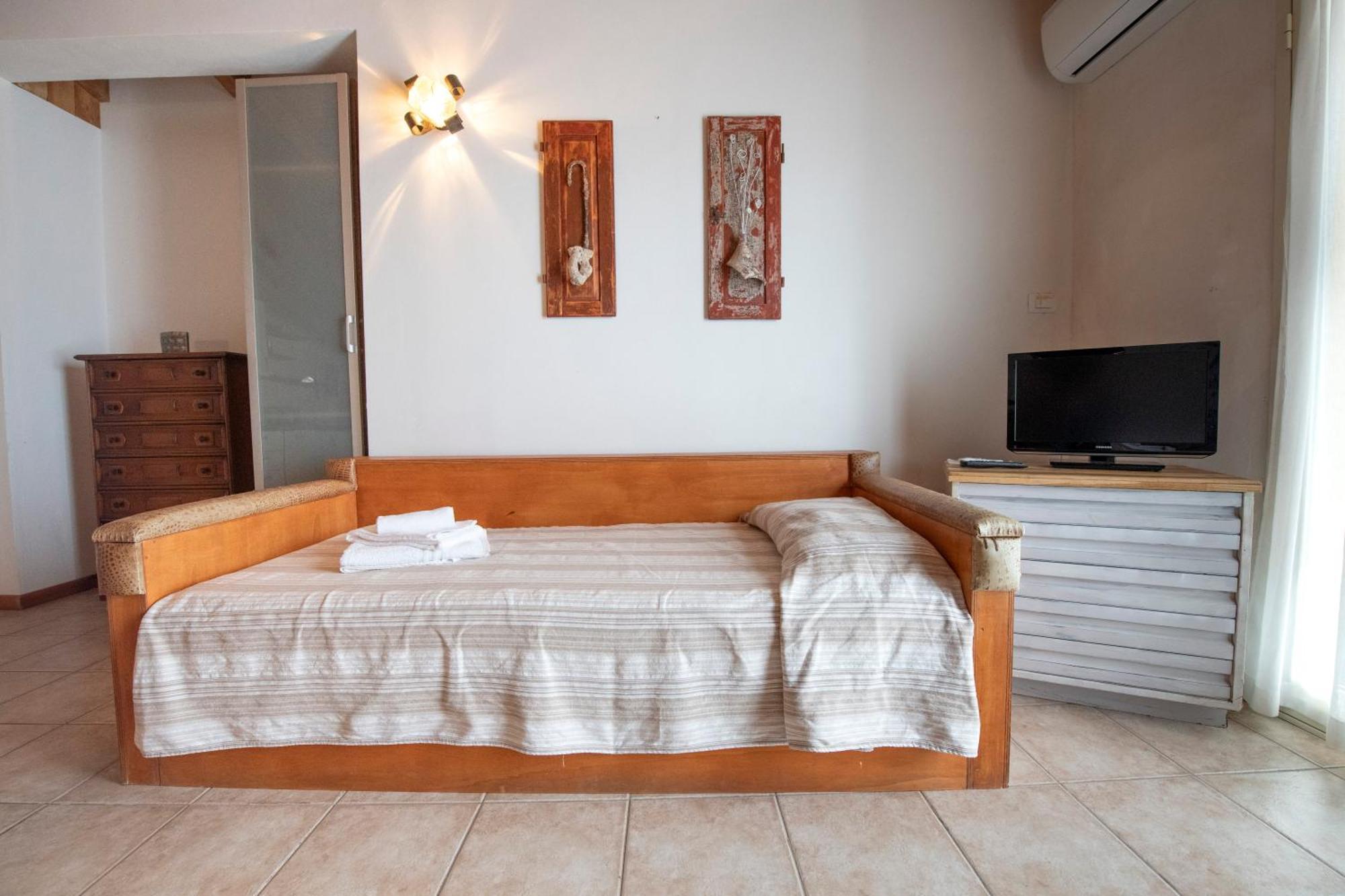 211 - Appartamento Acacia, Terrazza Giardino E Piscina Carro Eksteriør bilde