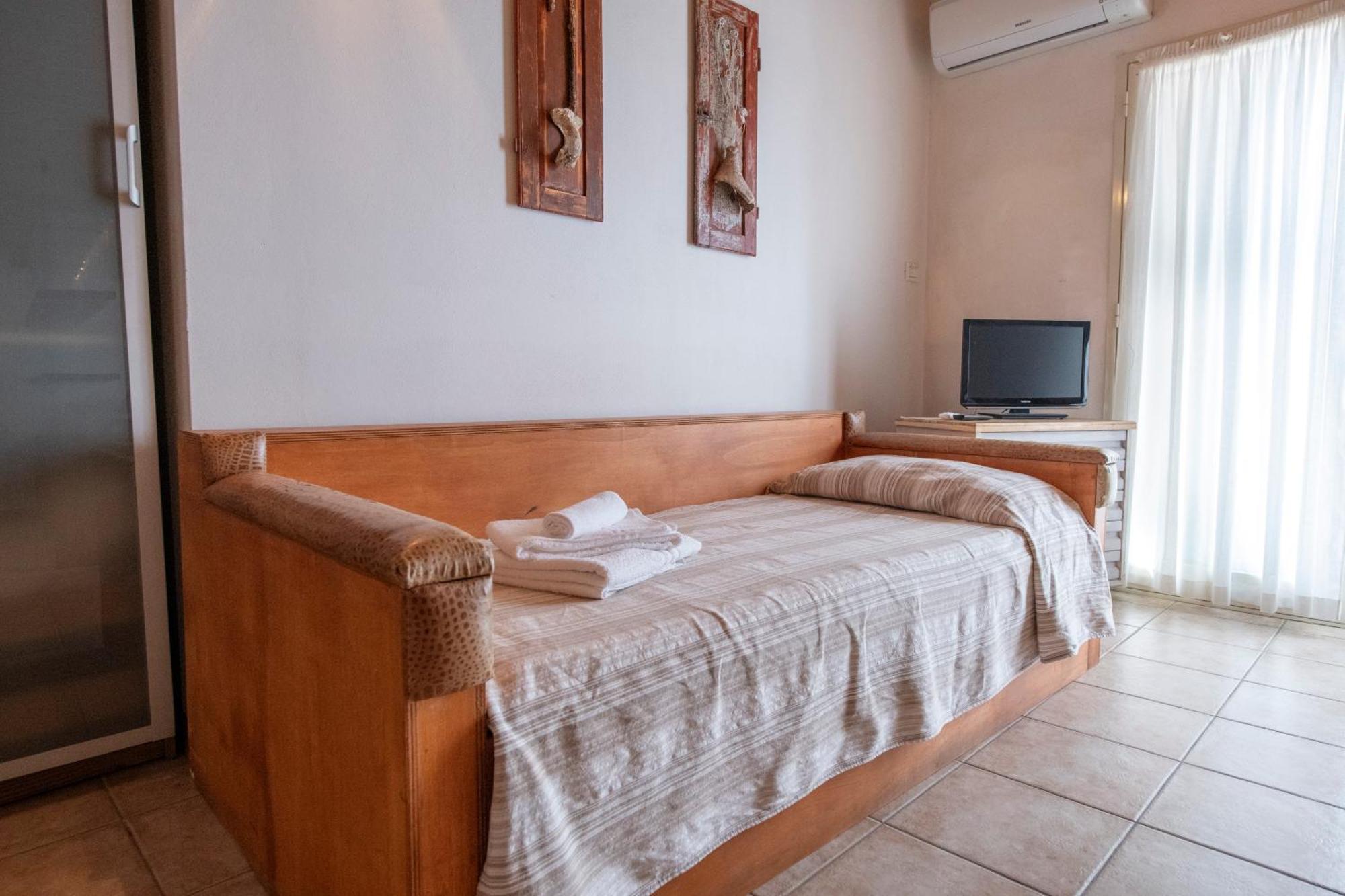 211 - Appartamento Acacia, Terrazza Giardino E Piscina Carro Eksteriør bilde
