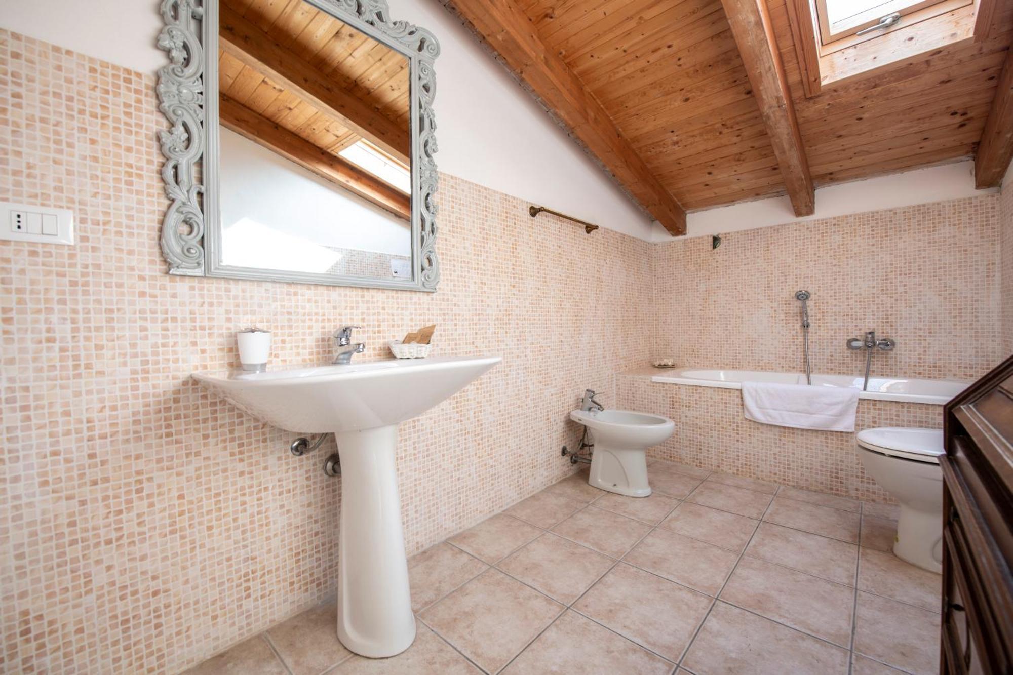 211 - Appartamento Acacia, Terrazza Giardino E Piscina Carro Eksteriør bilde
